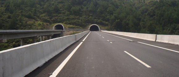 灌缝胶贴缝带施工经验