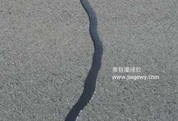 灌缝胶修补裂缝刚灌完的样子